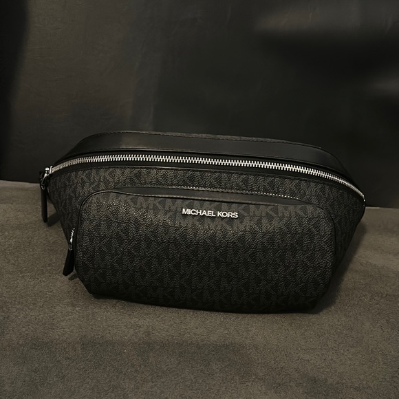 Michael Kors belt bag and money clip - Picture 1 of 4